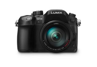 Panasonic DMC-GH4 + 14-140mm Lens (Black)
