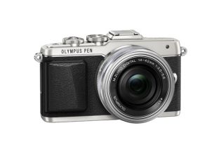 Olympus PEN E-PL7 + 14-42mm Lens (Silver)